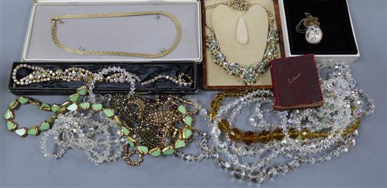 A modern 9ct gold necklace and a quantity of costume jewellery.